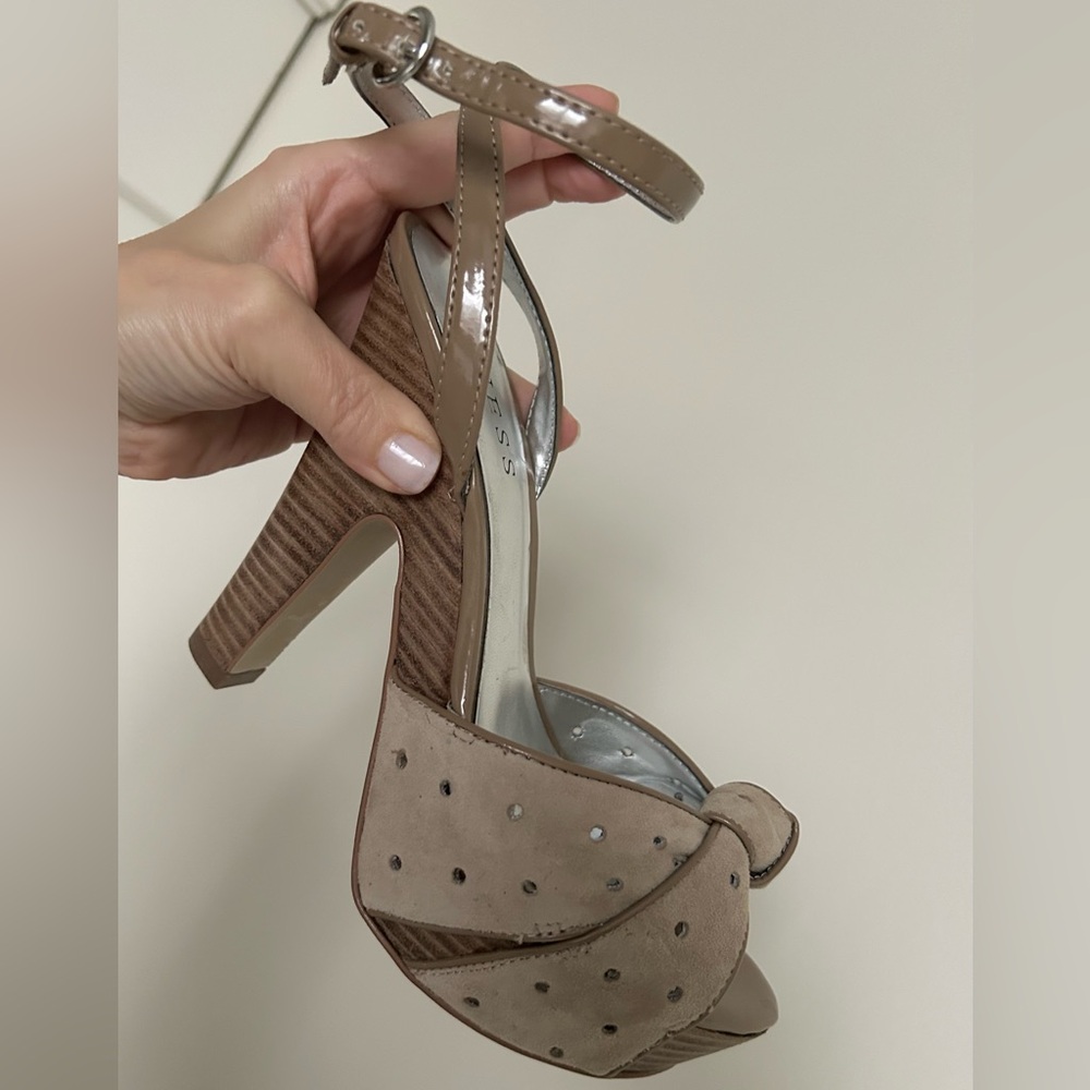 Vtg Pin-Up Style Peep Toe Ankle Strap Hidden Platform Suede Sandals - Picture 10 of 16